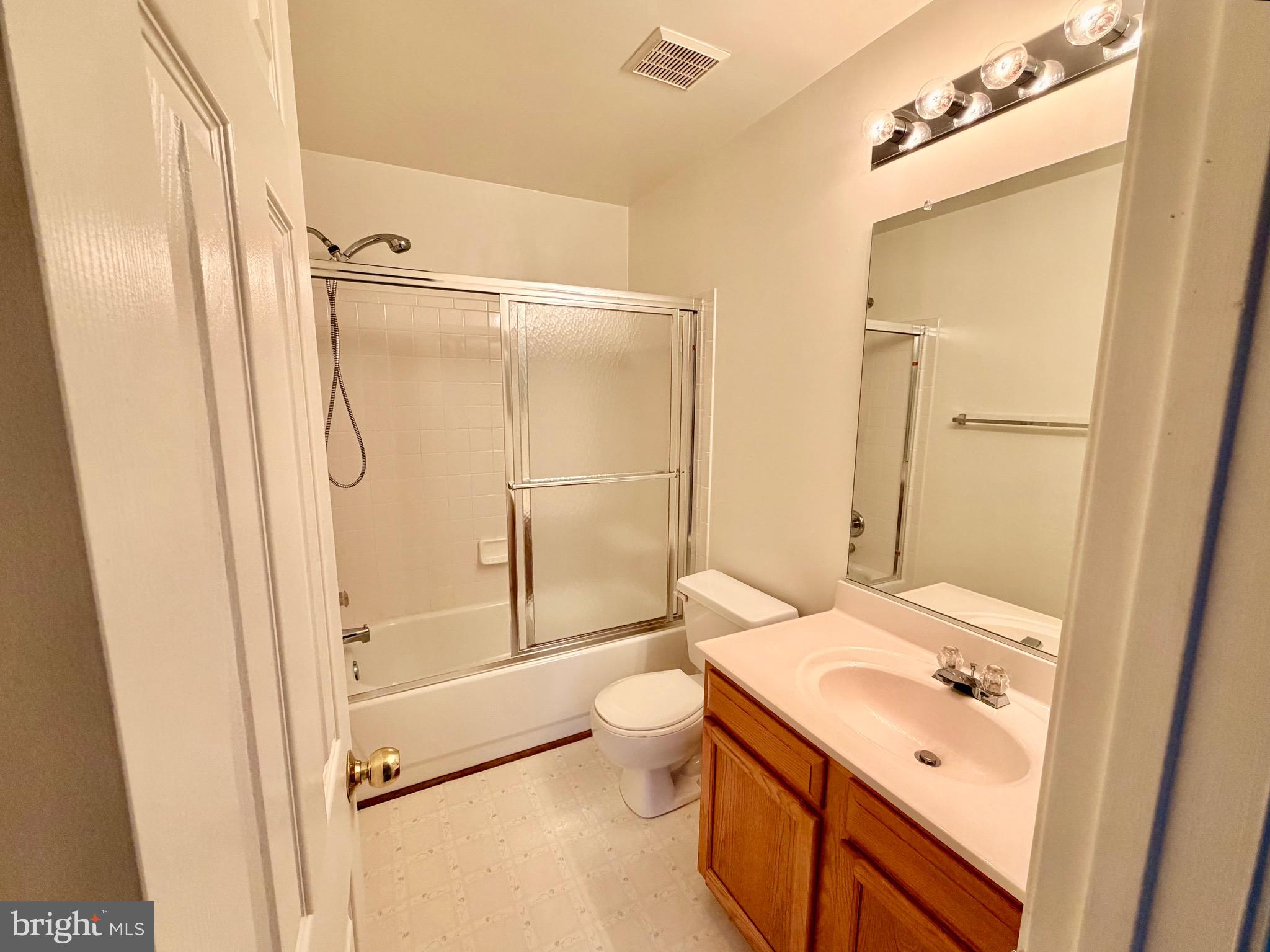 214 FERNWOOD PLACE 214A