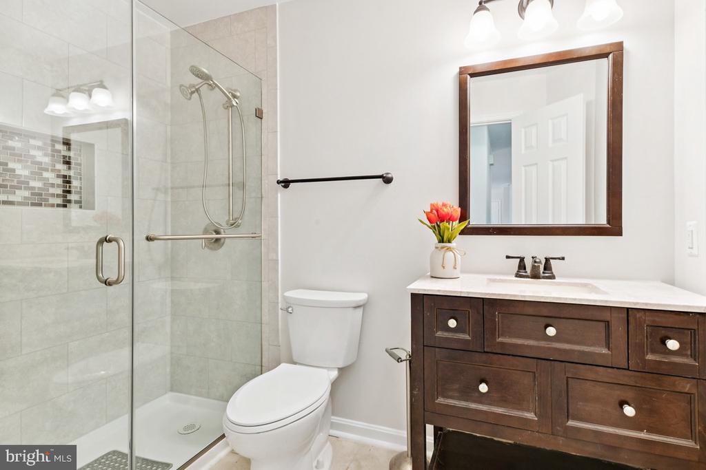 219 FERNWOOD PLACE 219B