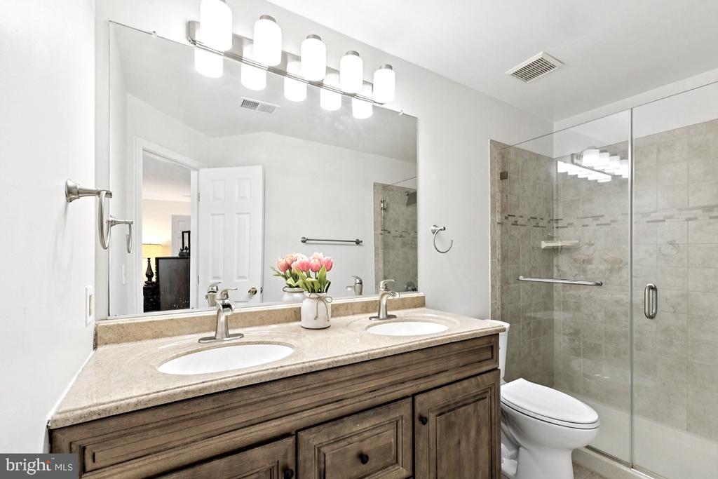 219 FERNWOOD PLACE 219B