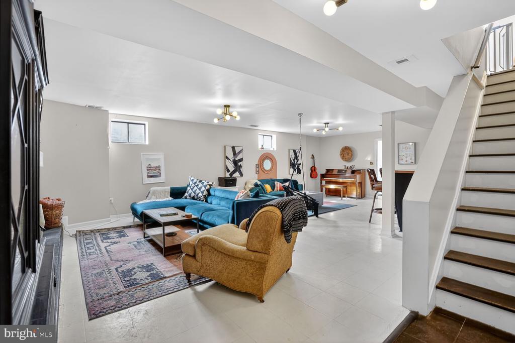 6700 KELLY ROAD