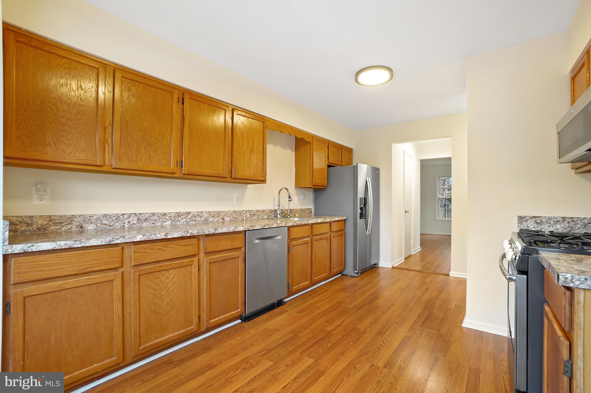 746 ARBOR COURT