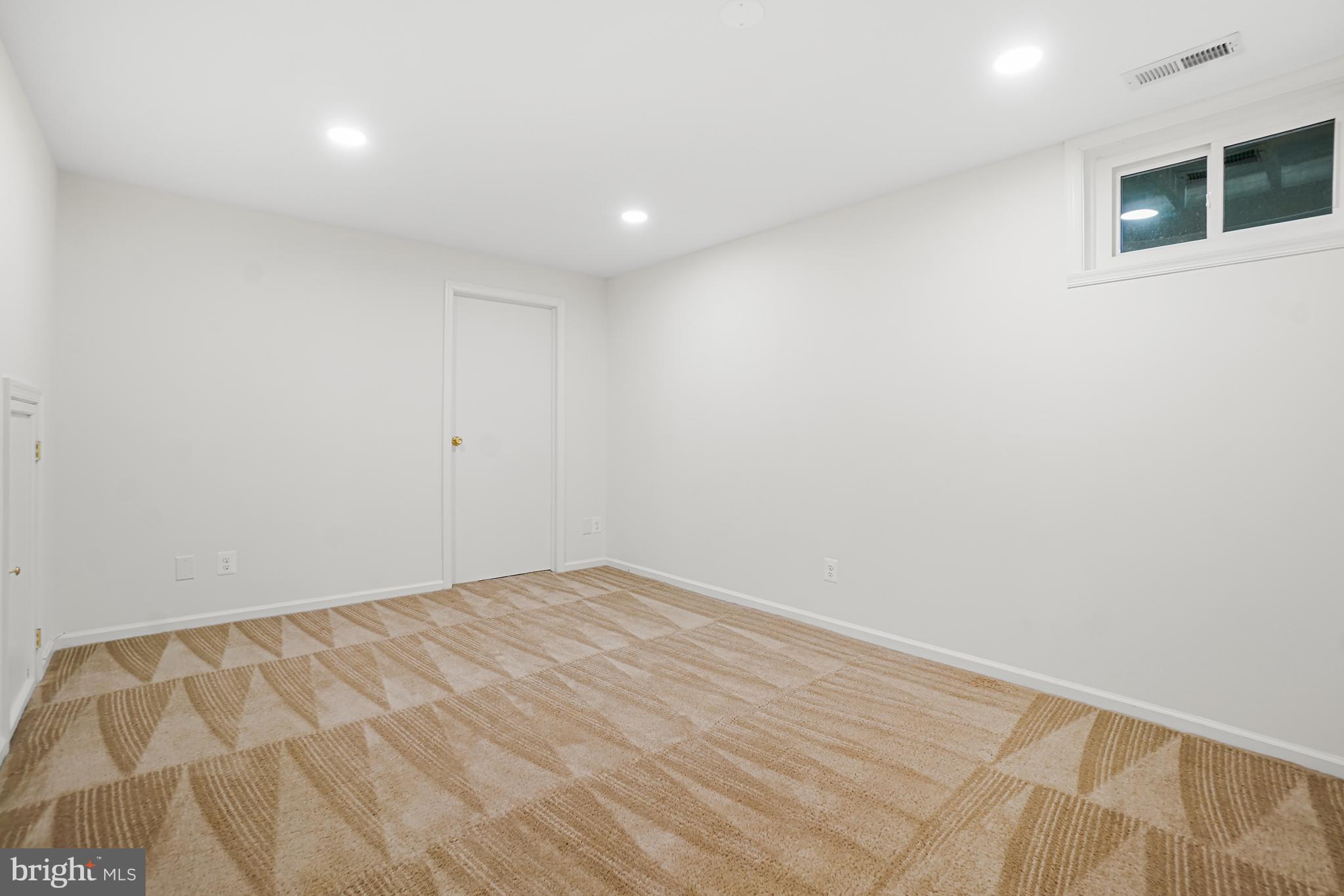 746 ARBOR COURT