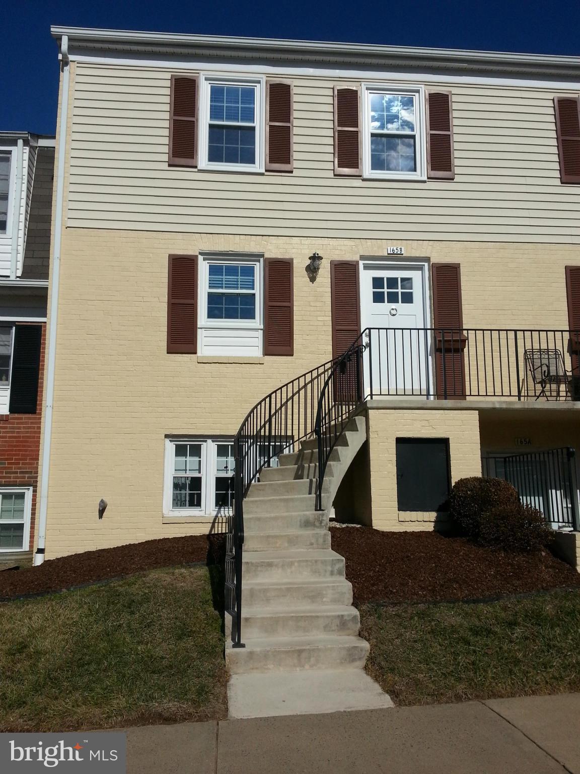 165 LEEDS COURT B W