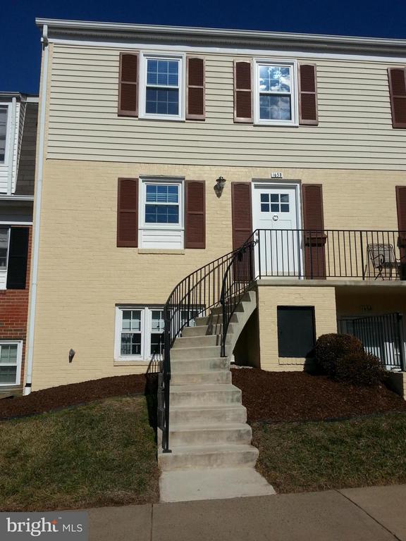 165 LEEDS COURT B W