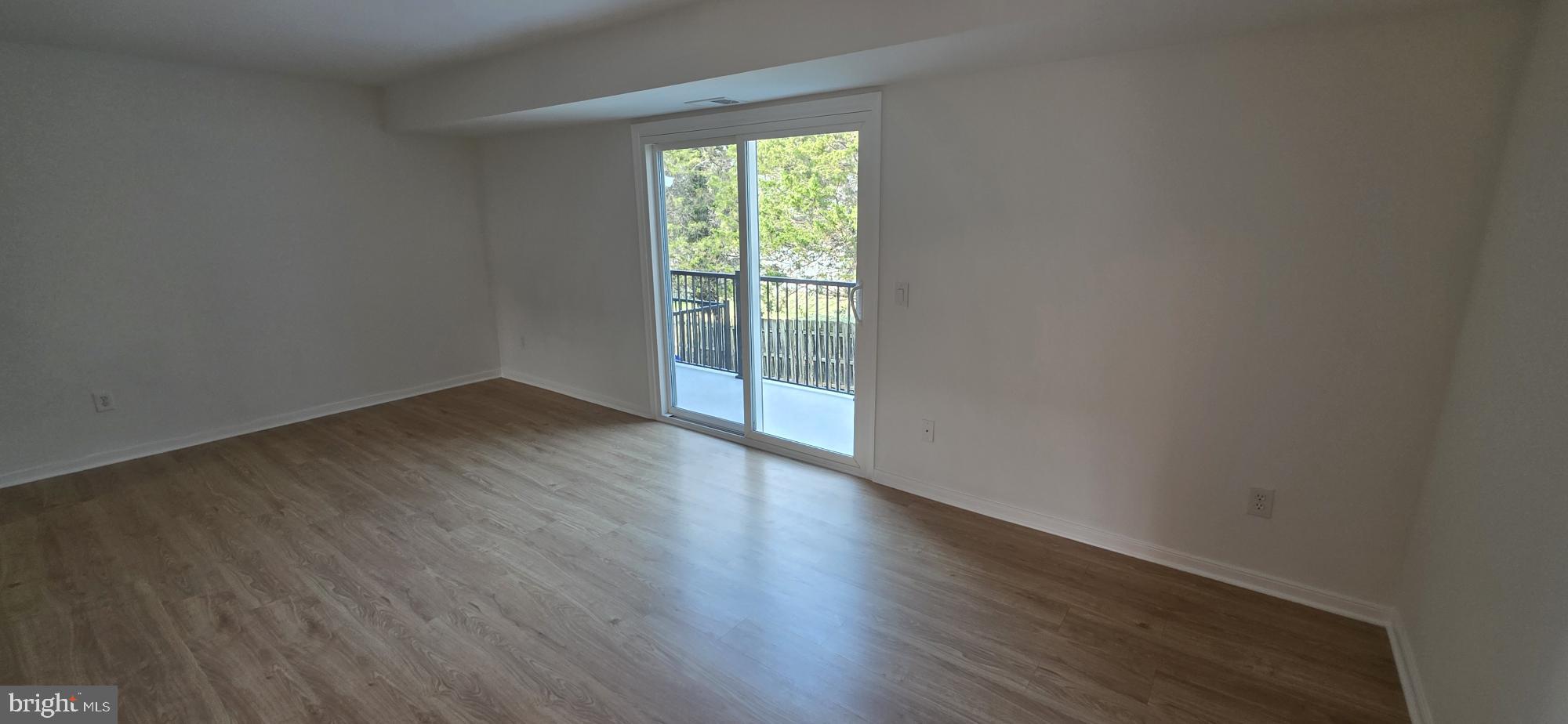 165 LEEDS COURT B W