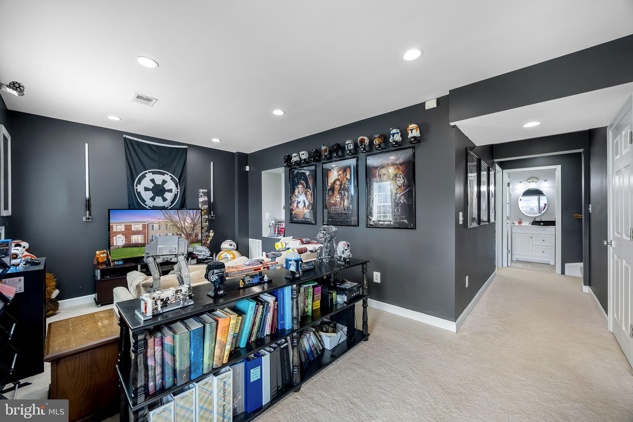 202 LEEDS COURT E
