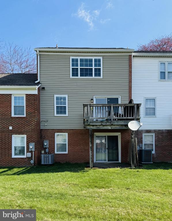 202 LEEDS COURT E