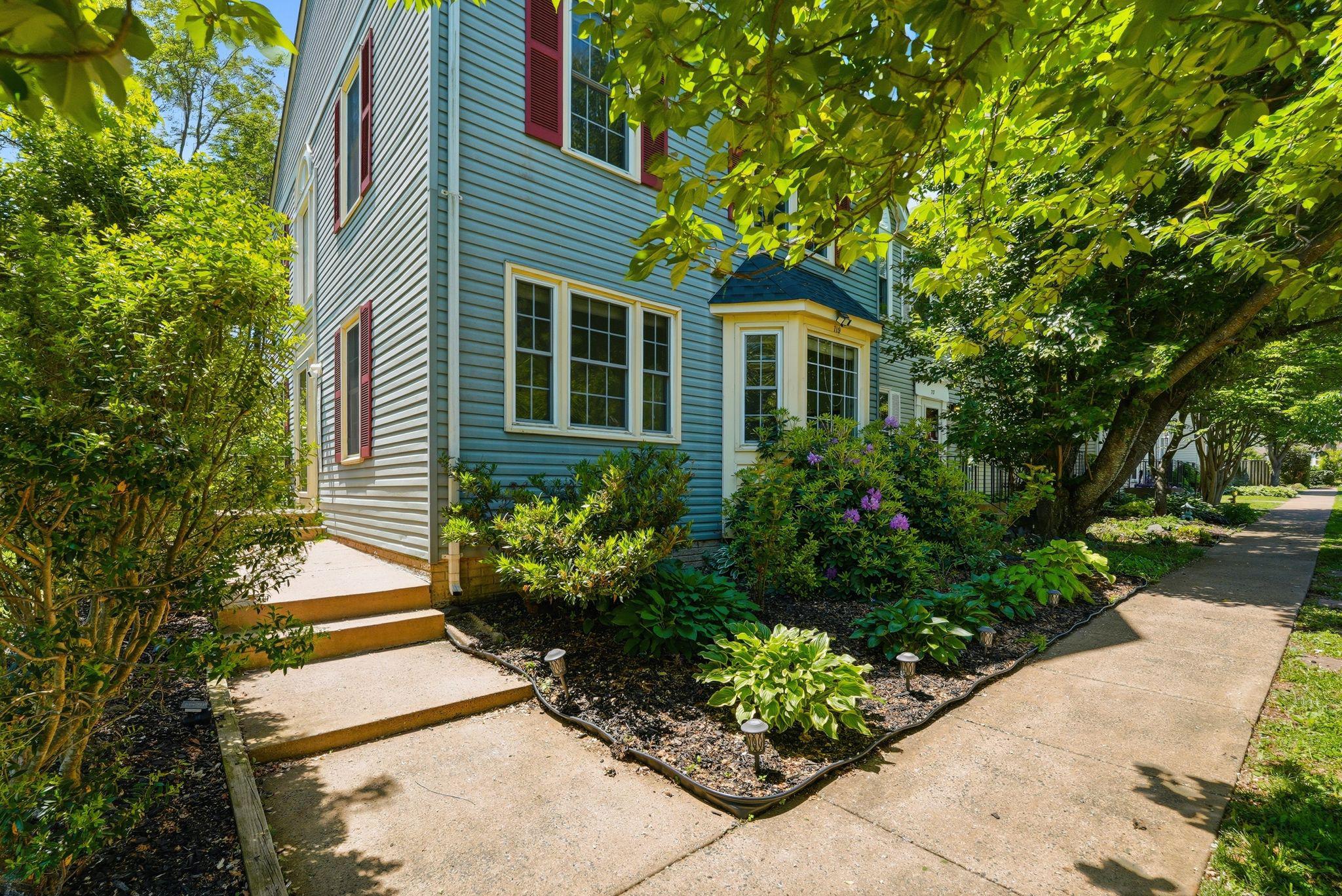 719 ARBOR COURT