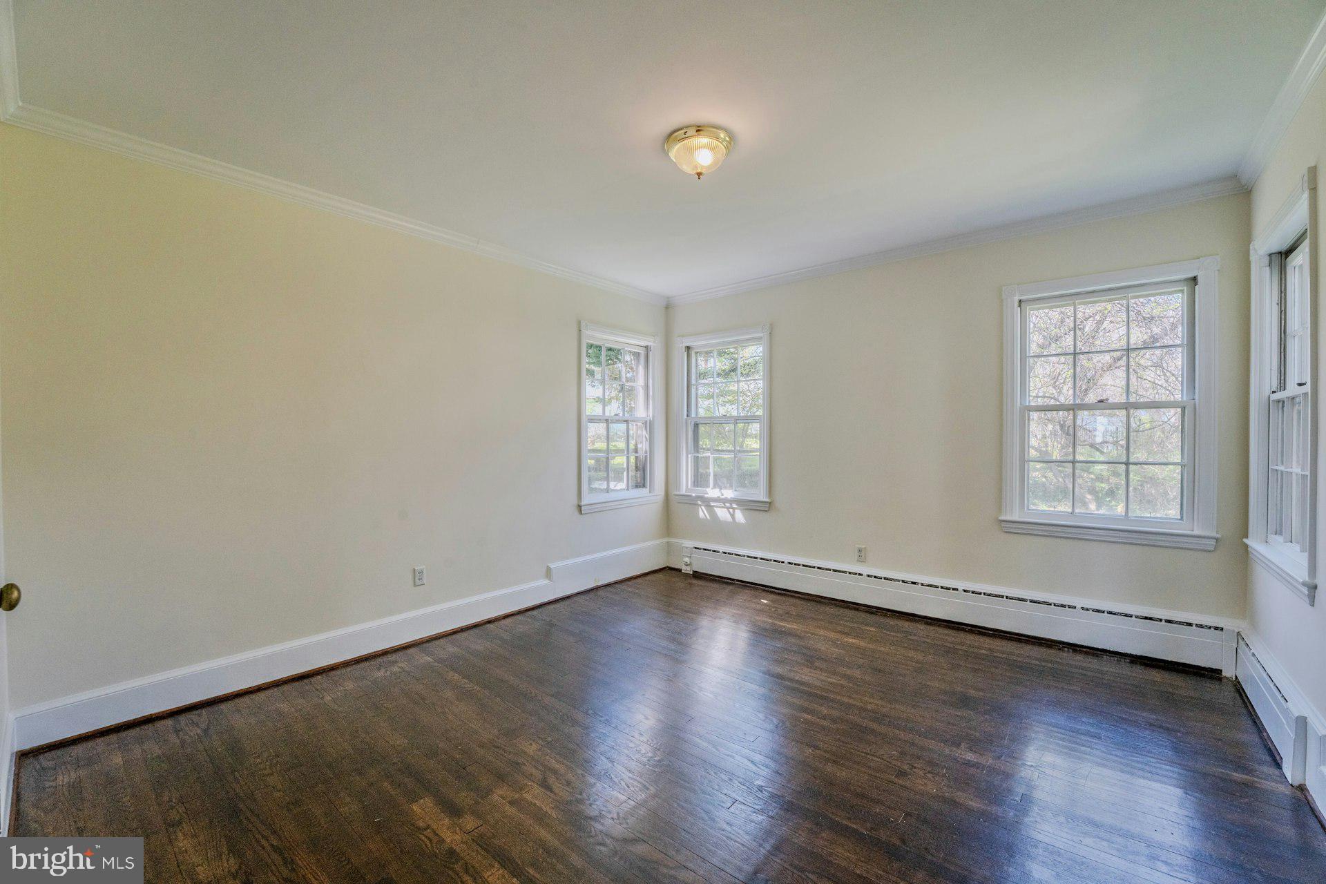 221 MOCKINGBIRD LANE