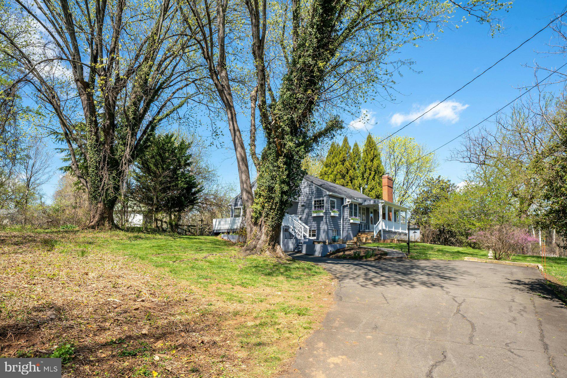221 MOCKINGBIRD LANE