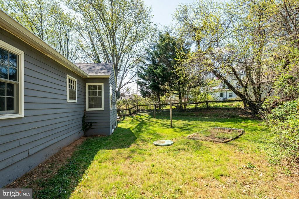 221 MOCKINGBIRD LANE
