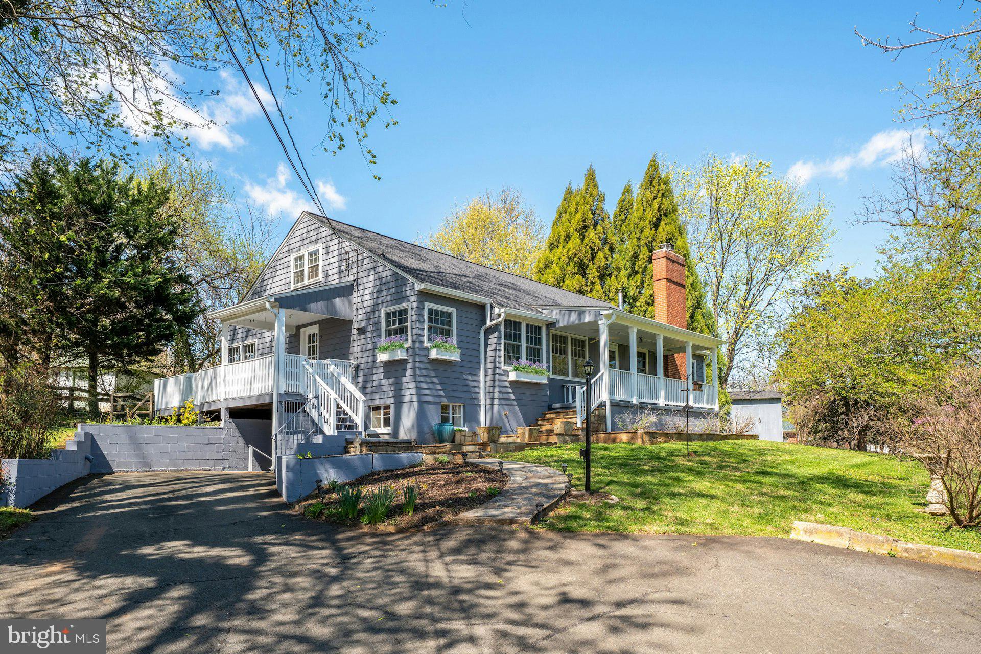 221 MOCKINGBIRD LANE