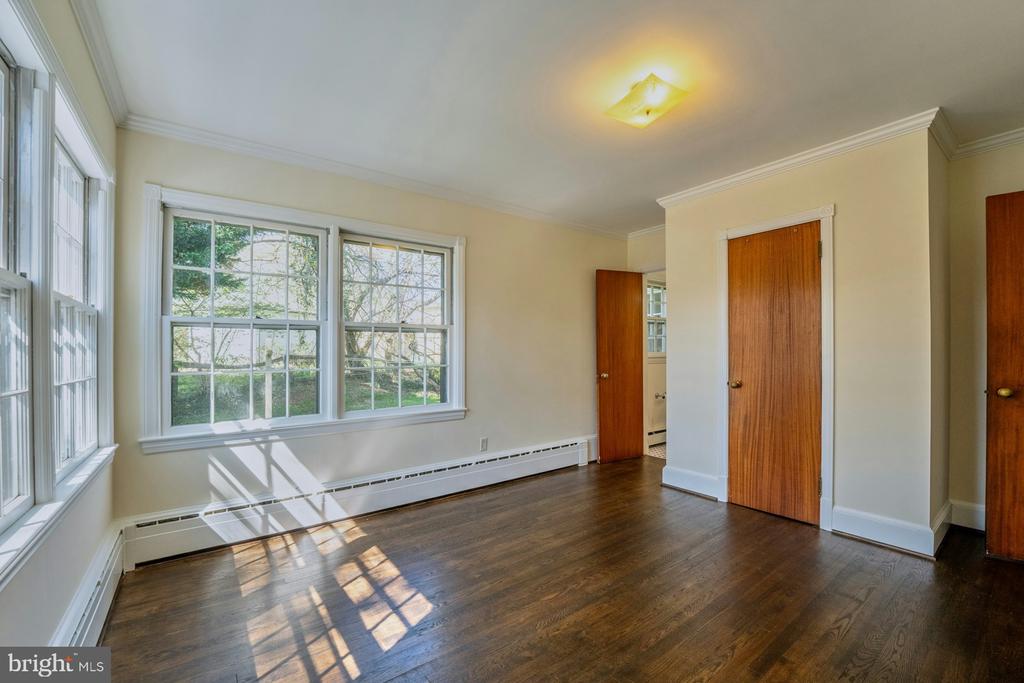 221 MOCKINGBIRD LANE