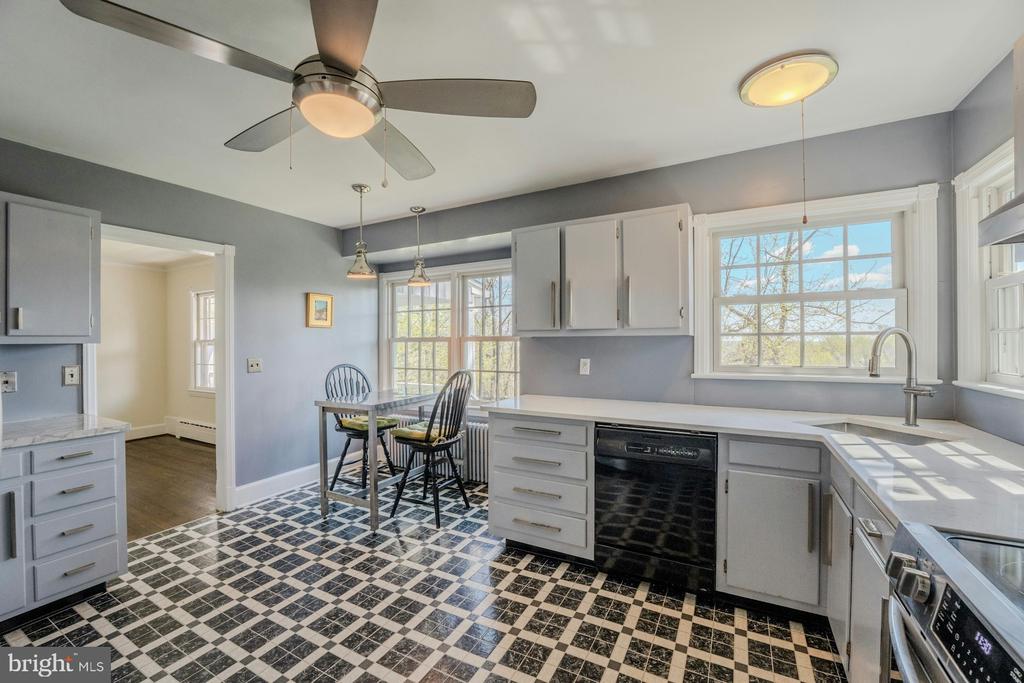 221 MOCKINGBIRD LANE
