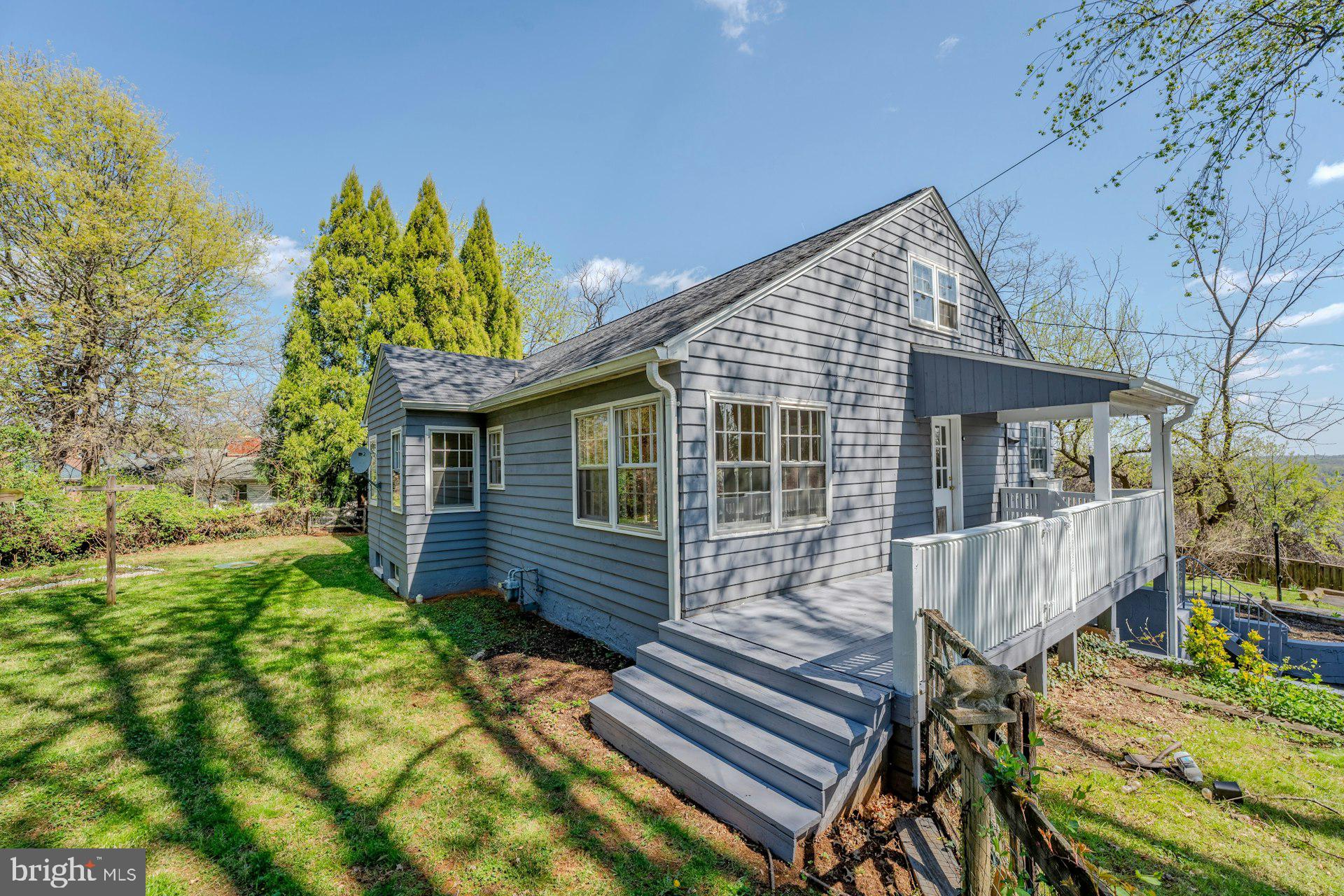 221 MOCKINGBIRD LANE