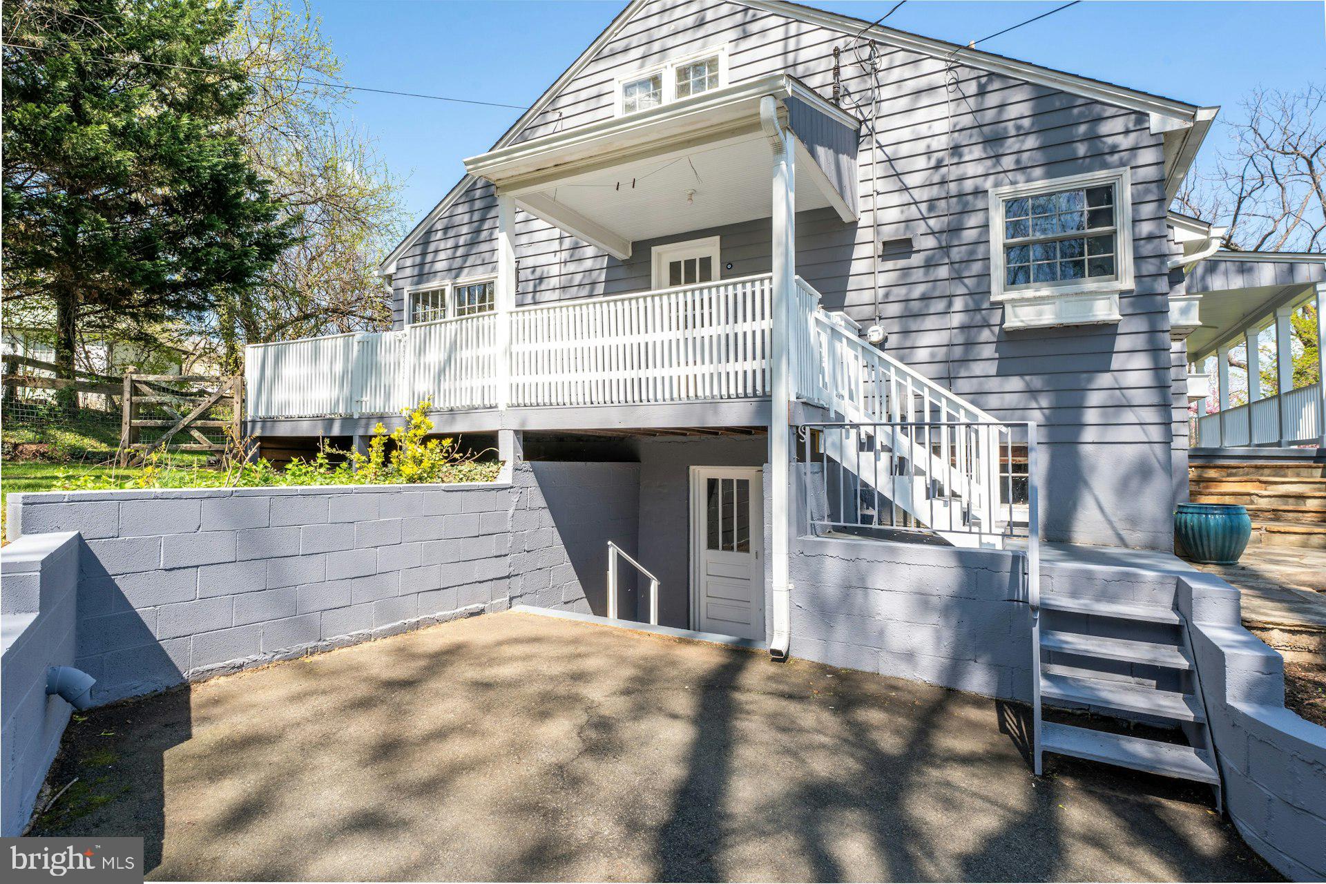 221 MOCKINGBIRD LANE