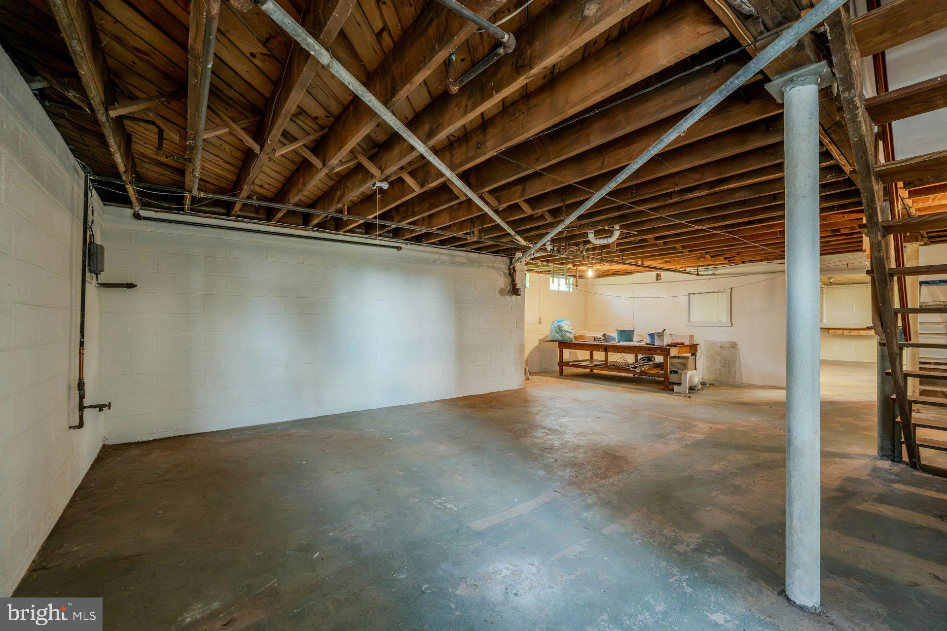 221 MOCKINGBIRD LANE