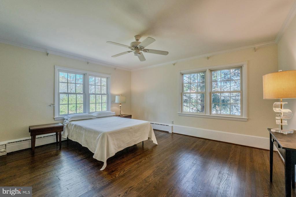 221 MOCKINGBIRD LANE