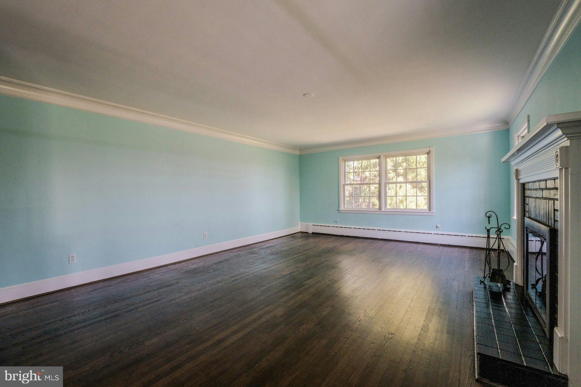 221 MOCKINGBIRD LANE