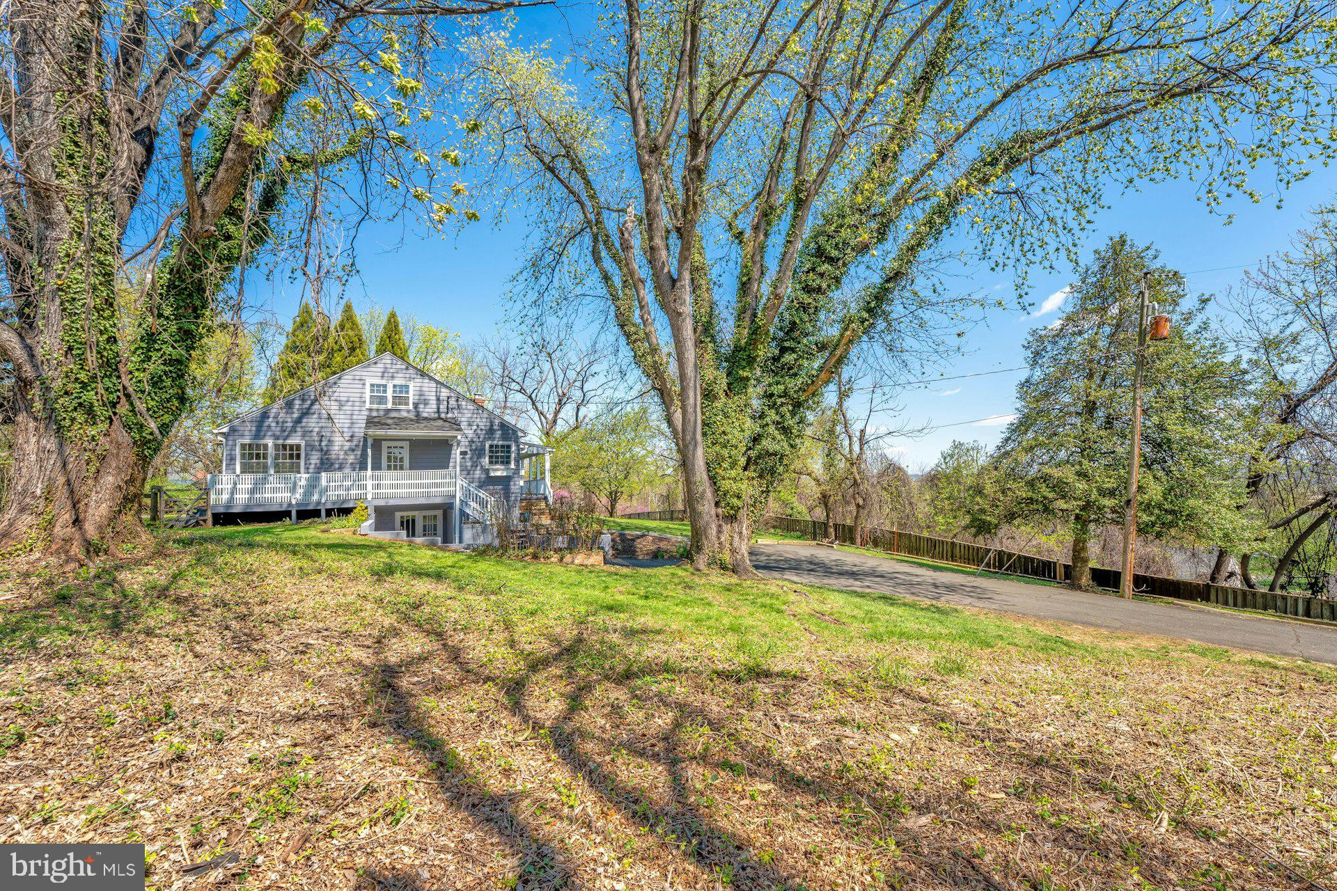 221 MOCKINGBIRD LANE