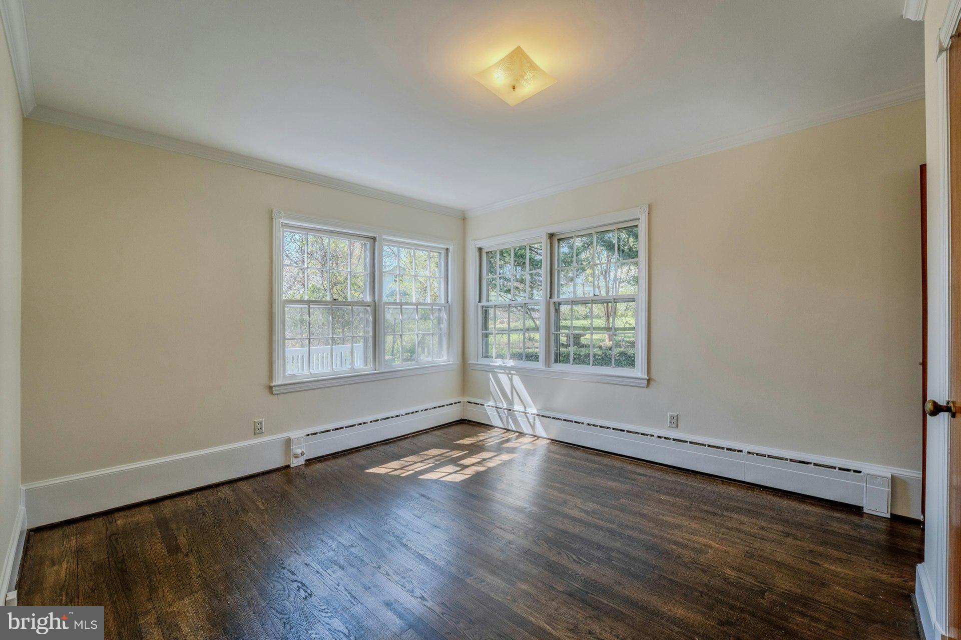 221 MOCKINGBIRD LANE