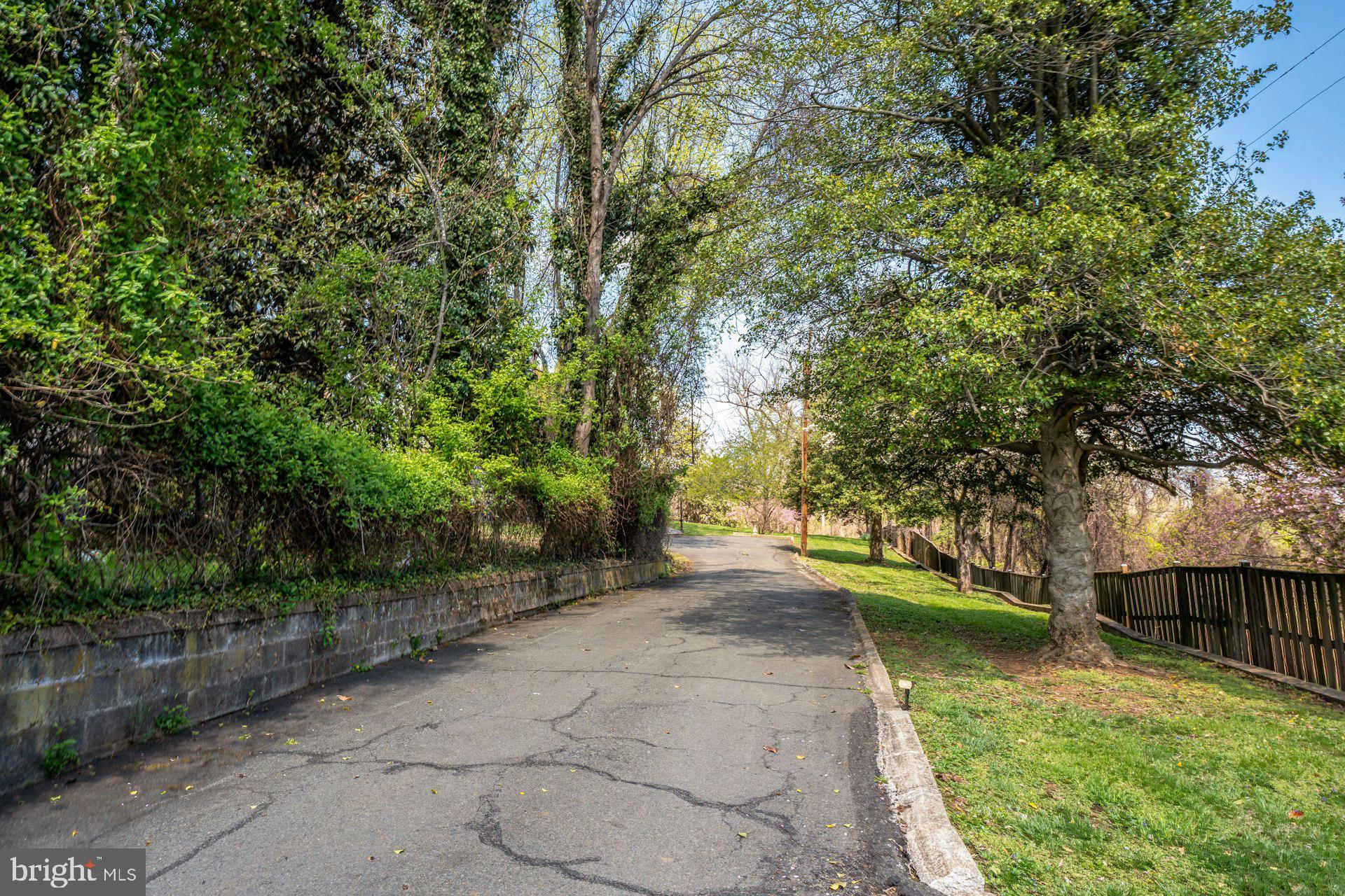 221 MOCKINGBIRD LANE