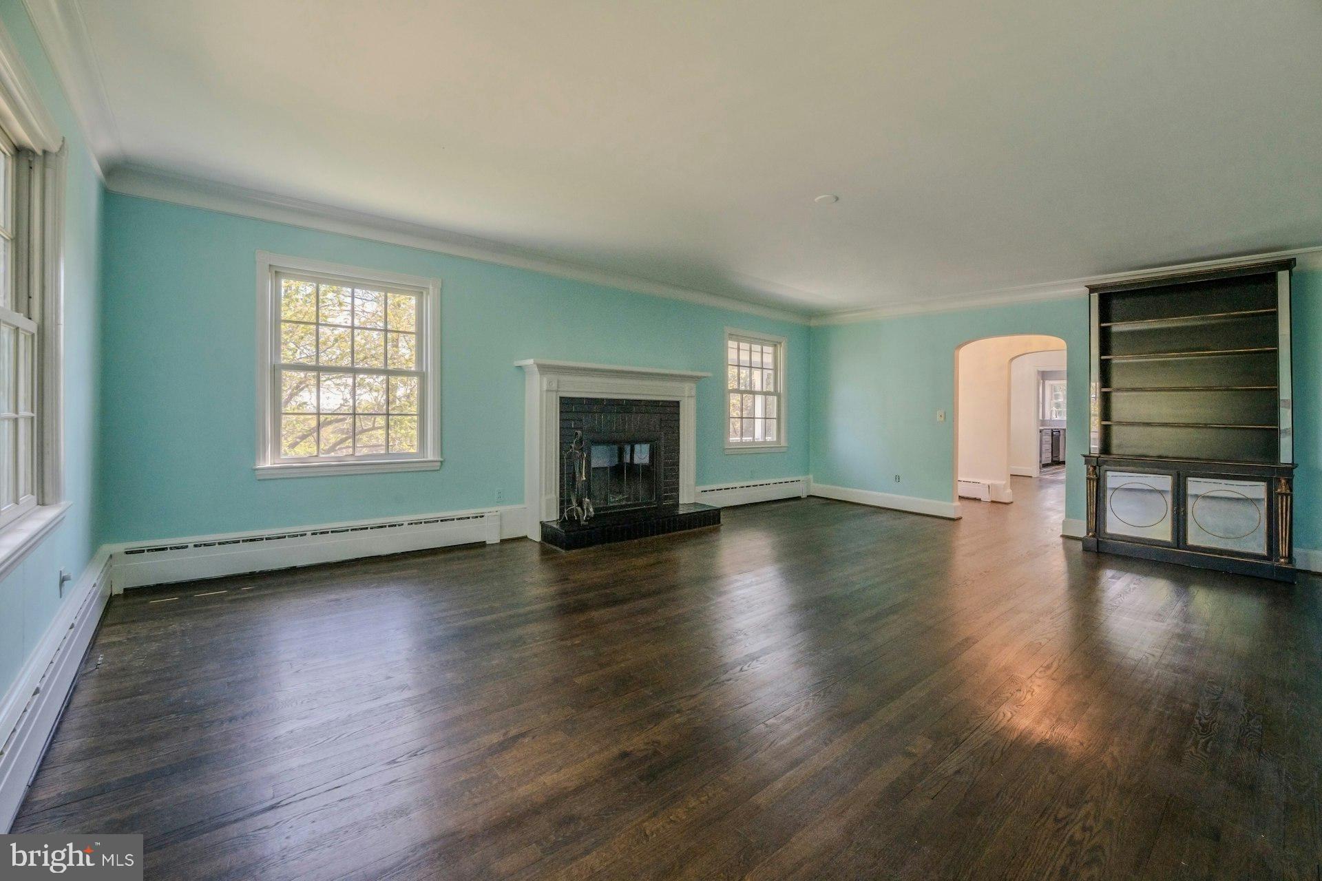 221 MOCKINGBIRD LANE
