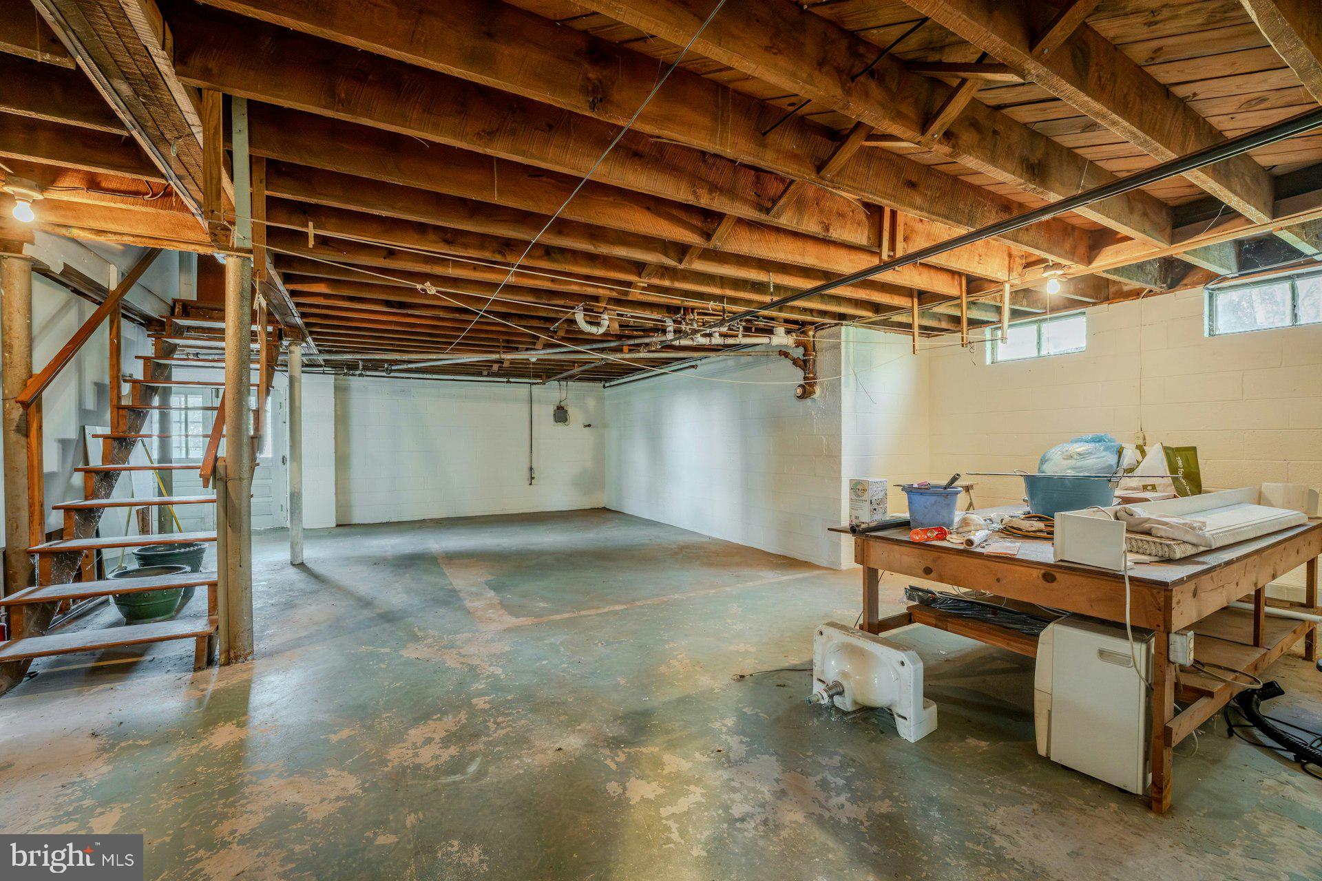 221 MOCKINGBIRD LANE