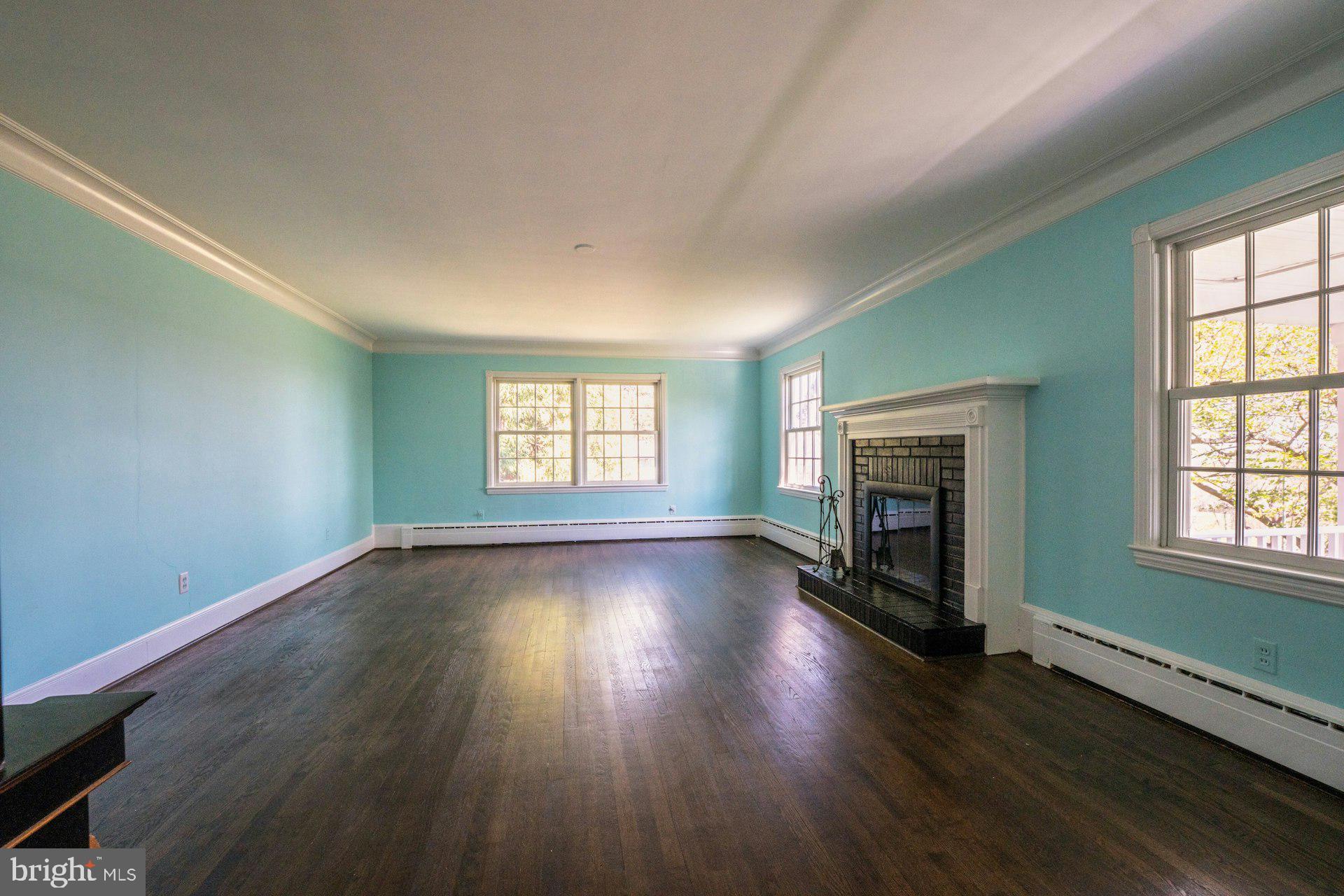 221 MOCKINGBIRD LANE