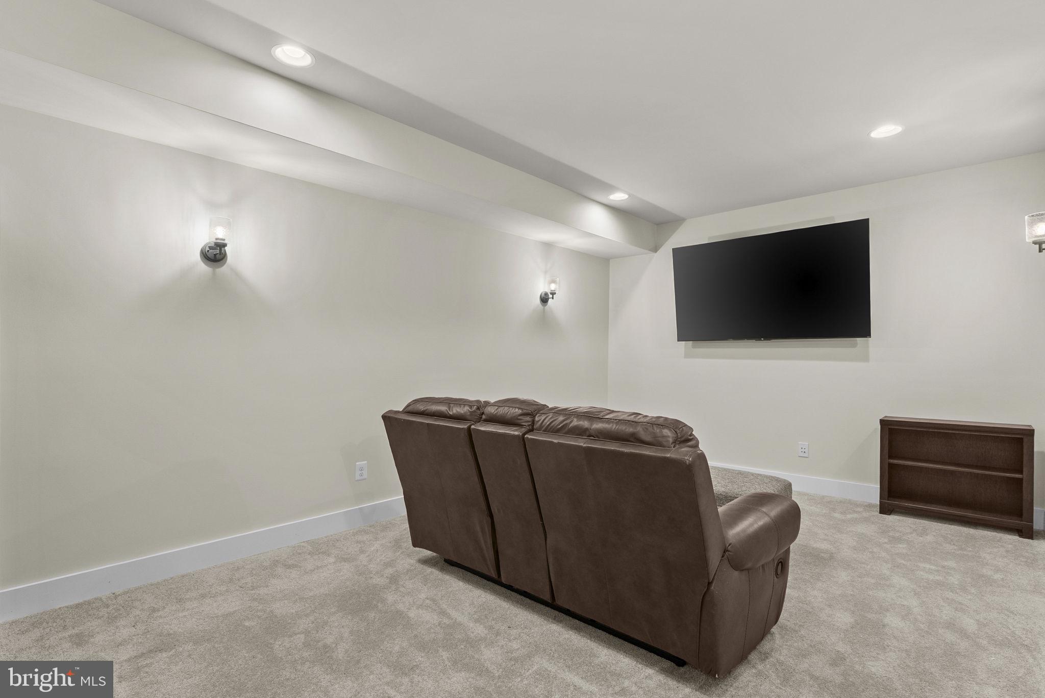 9801 THOROUGHBRED ROAD