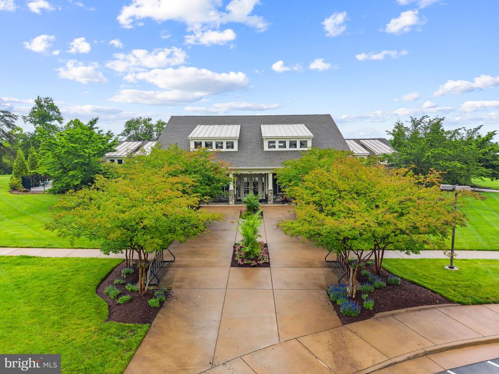 9801 THOROUGHBRED ROAD