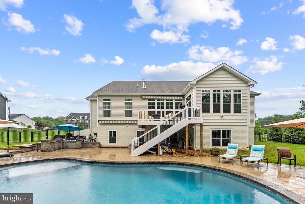 9801 THOROUGHBRED ROAD
