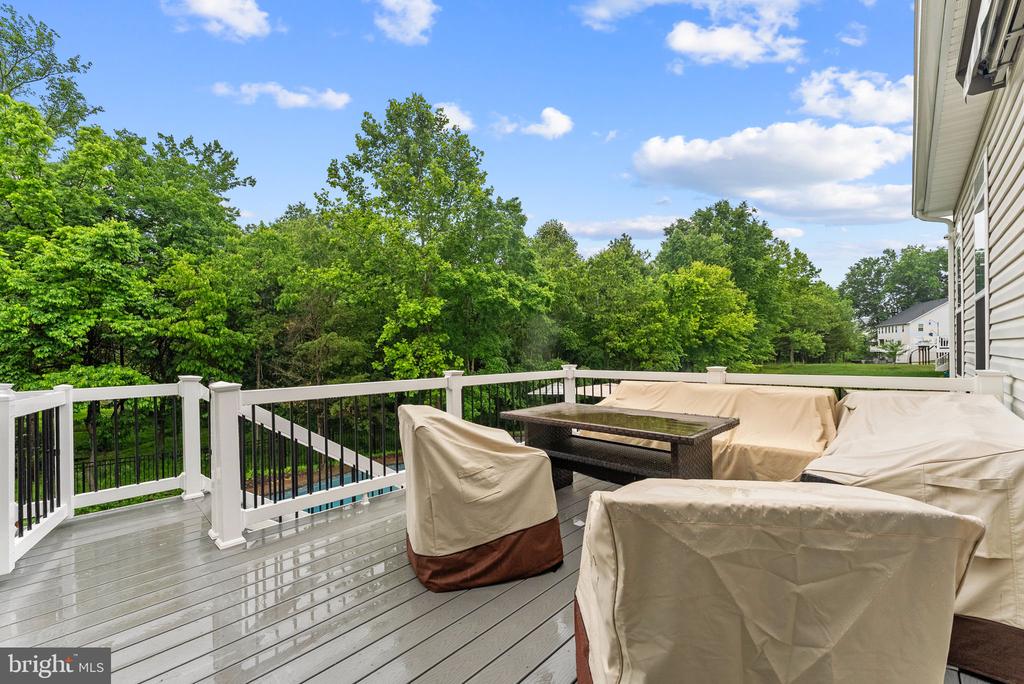 9801 THOROUGHBRED ROAD