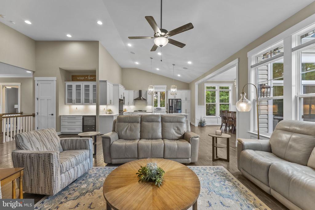 9801 THOROUGHBRED ROAD
