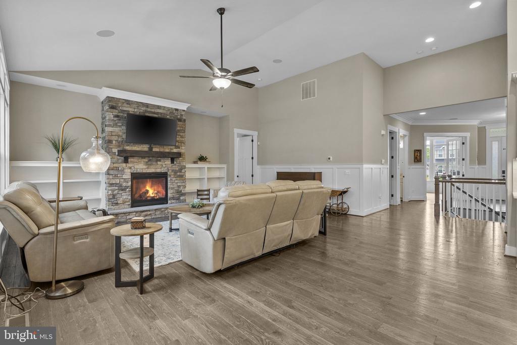 9801 THOROUGHBRED ROAD