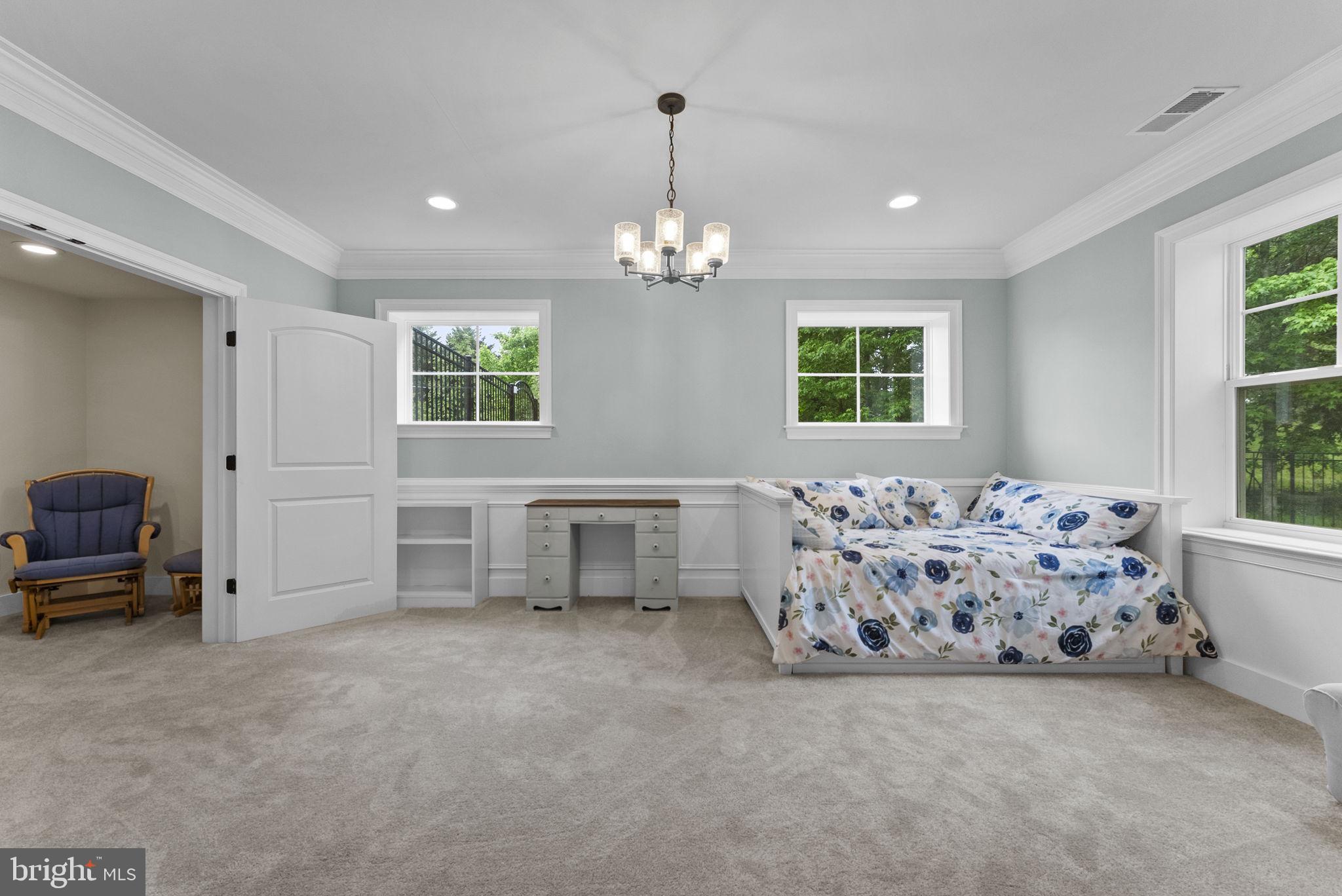 9801 THOROUGHBRED ROAD