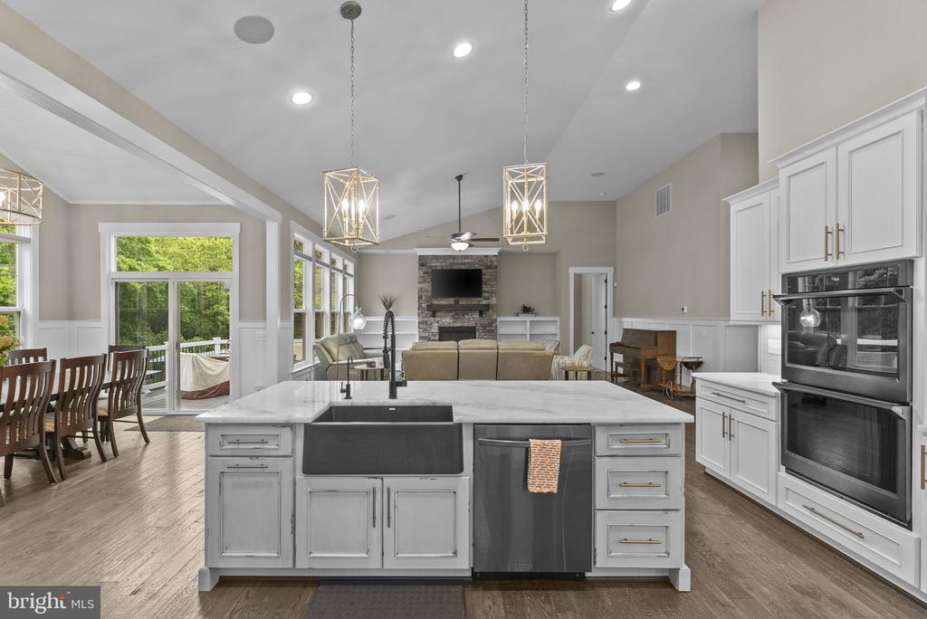 9801 THOROUGHBRED ROAD