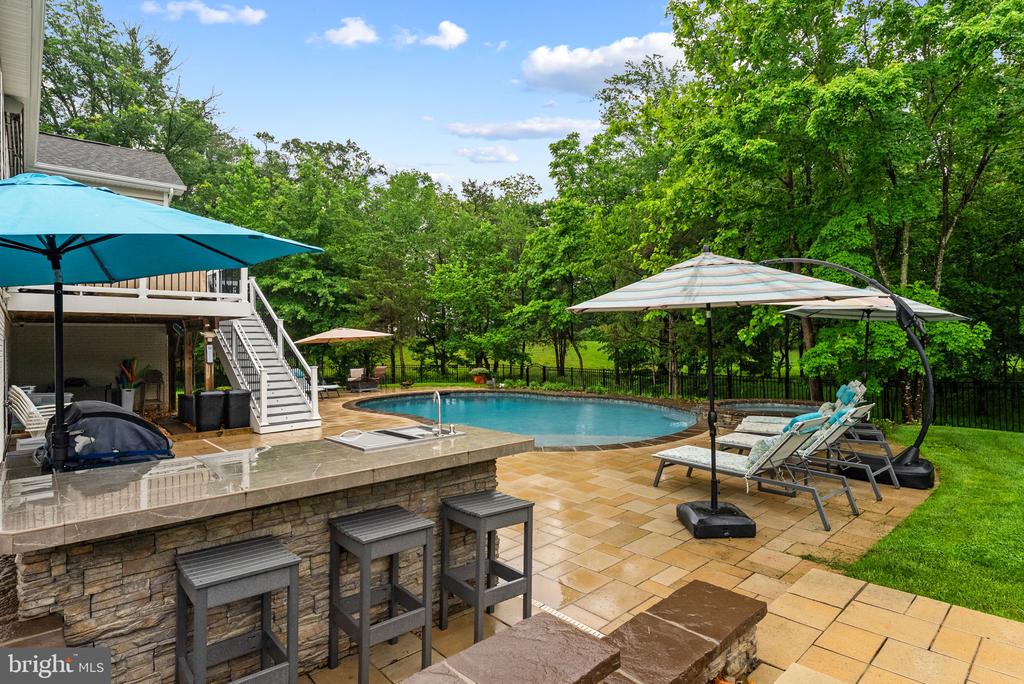 9801 THOROUGHBRED ROAD