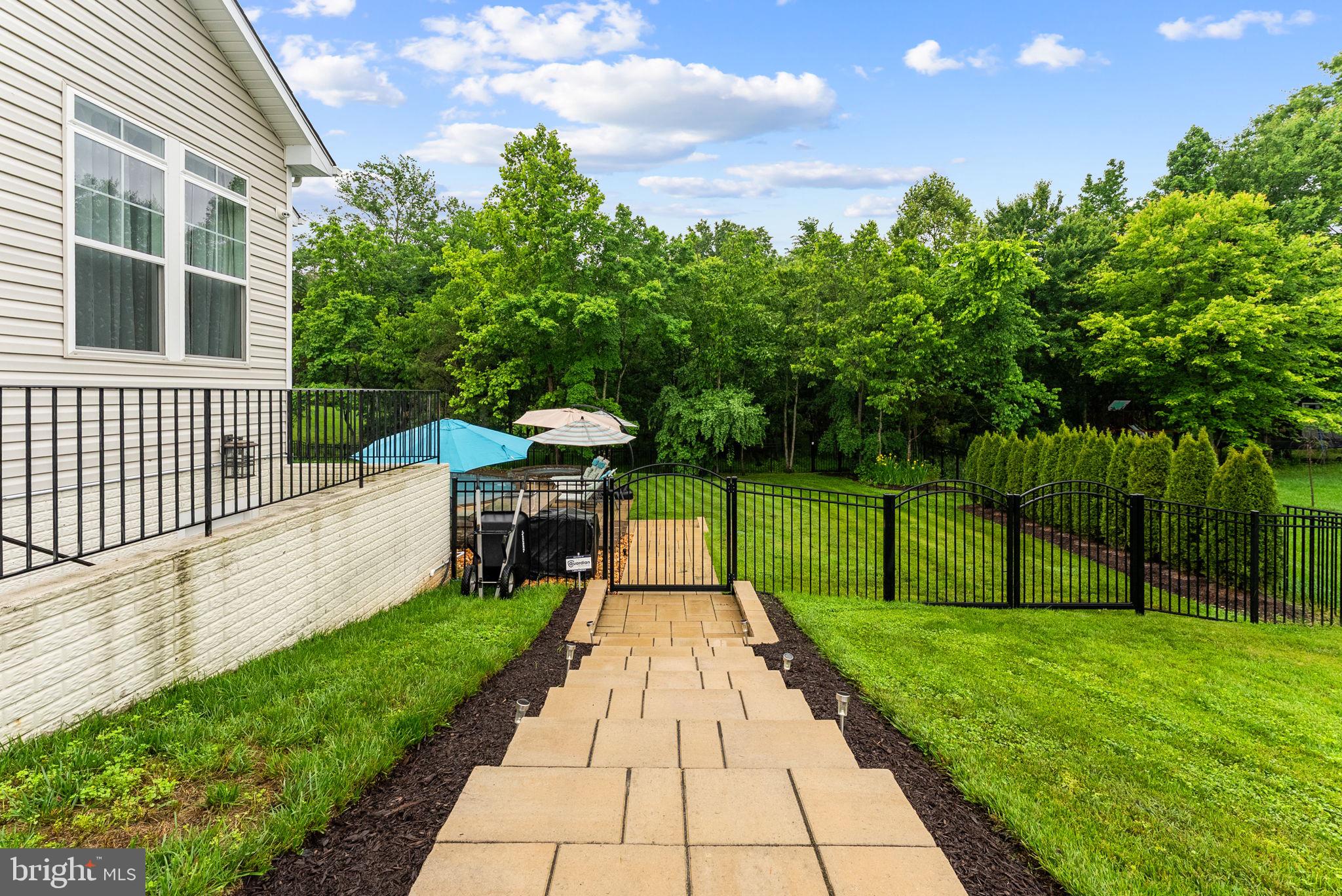 9801 THOROUGHBRED ROAD
