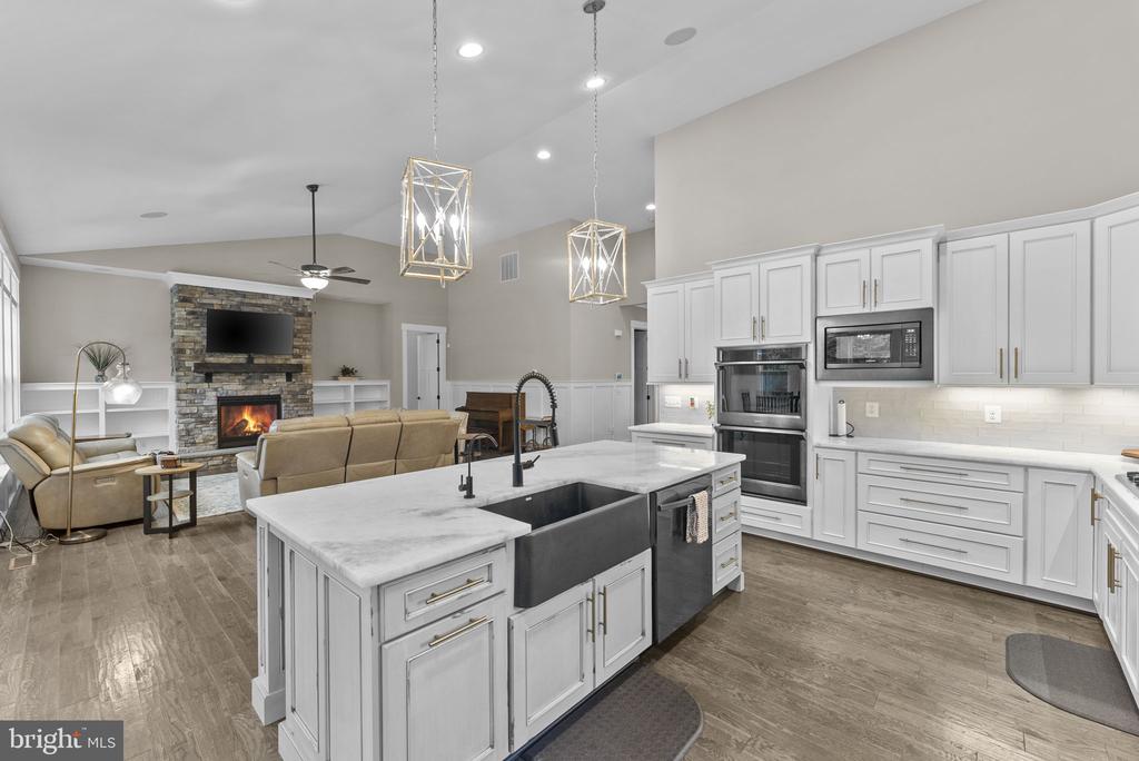 9801 THOROUGHBRED ROAD