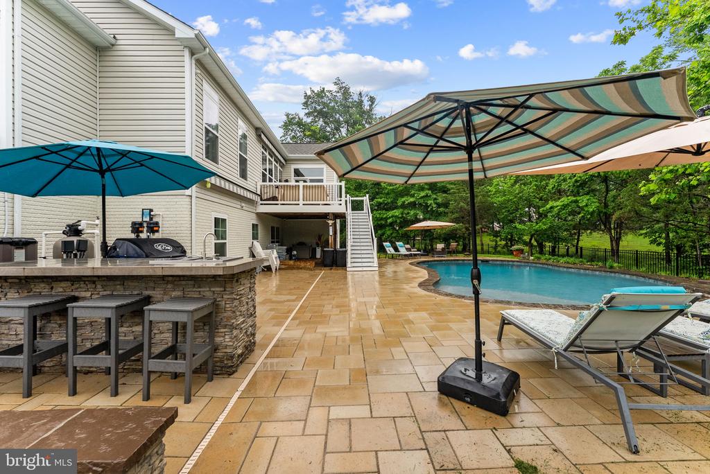 9801 THOROUGHBRED ROAD