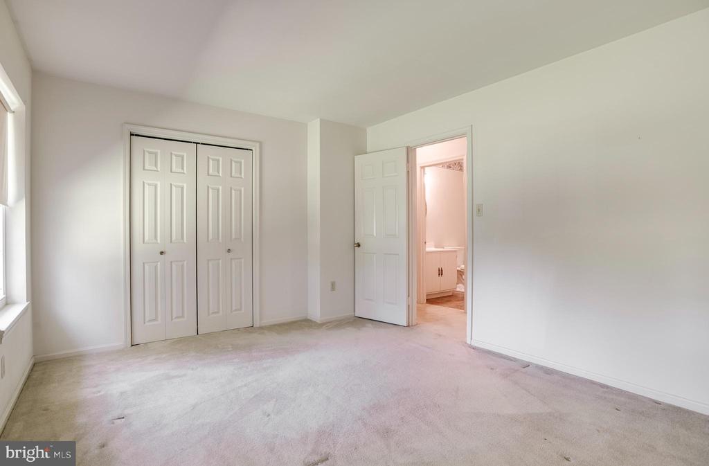7077 WESTMORELAND DRIVE
