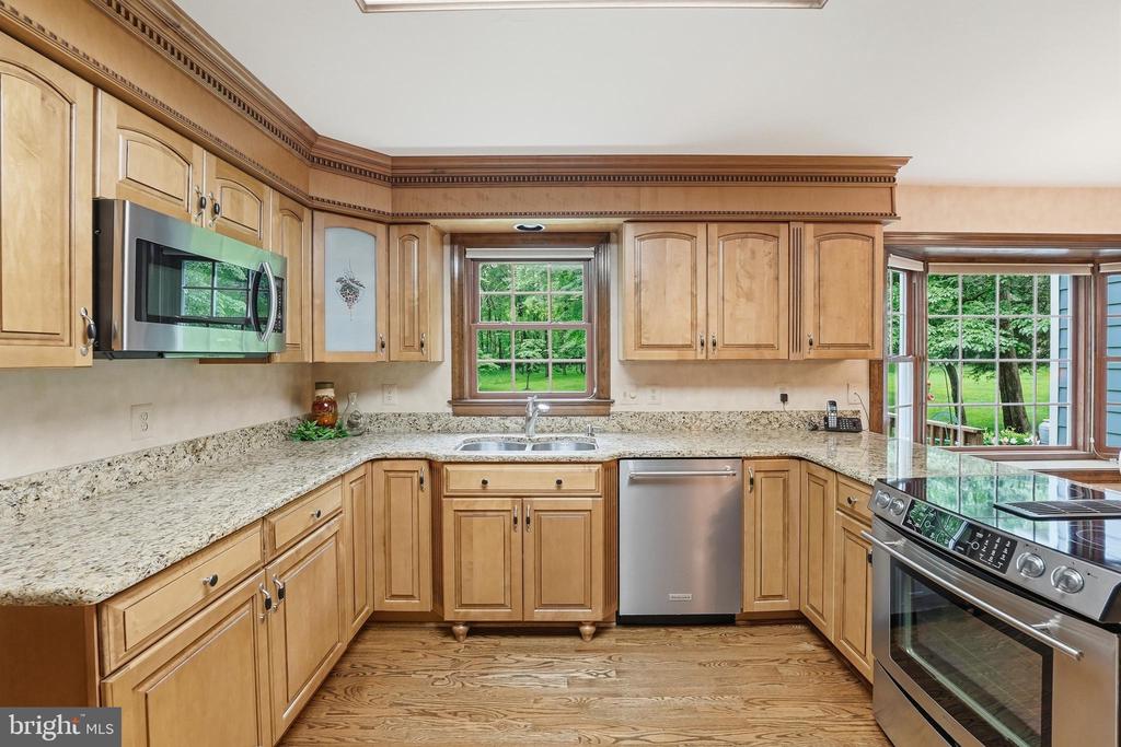 4585 CANTER LANE
