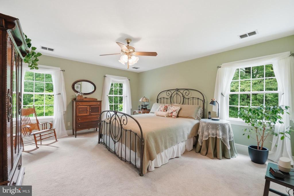 4585 CANTER LANE