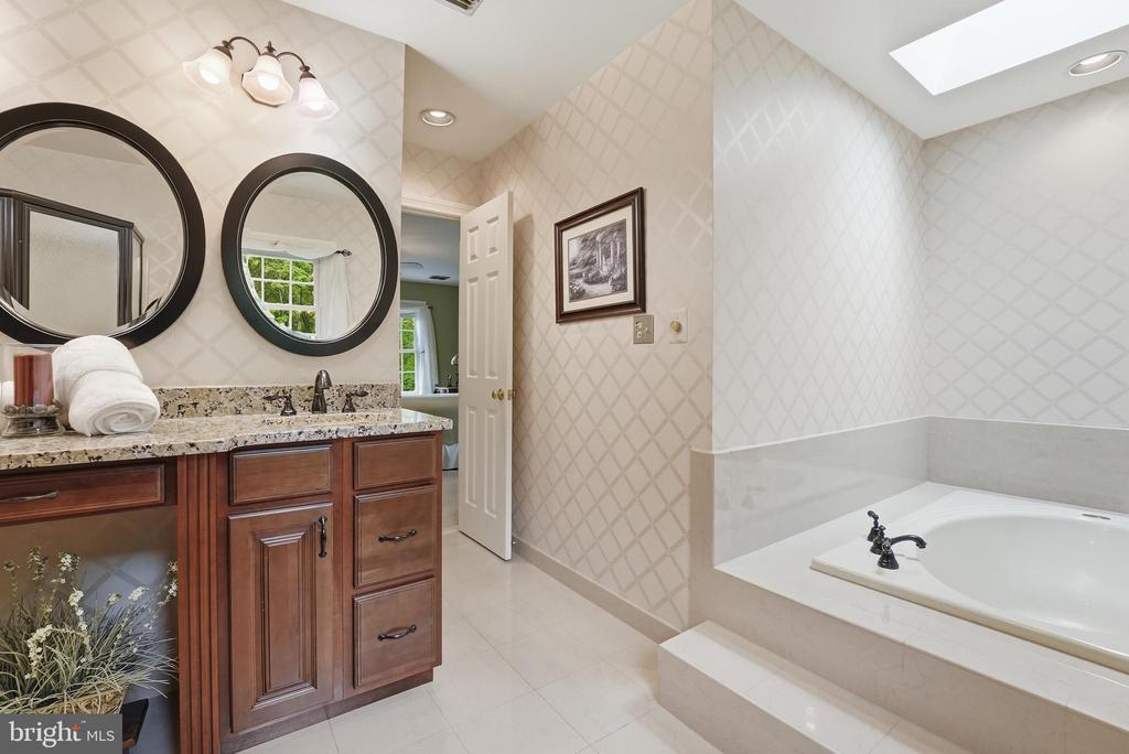 4585 CANTER LANE