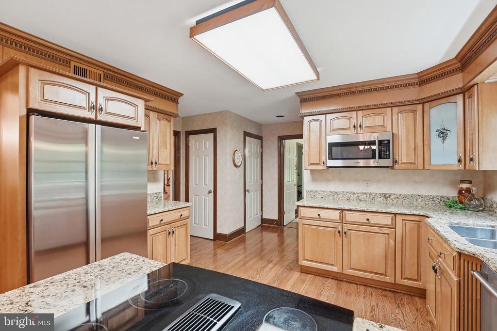 4585 CANTER LANE