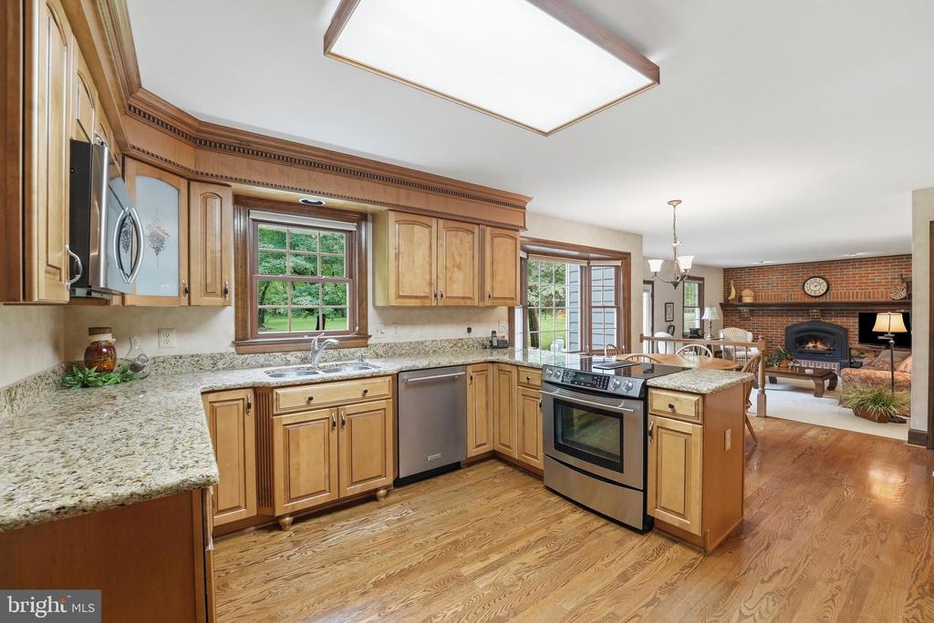 4585 CANTER LANE