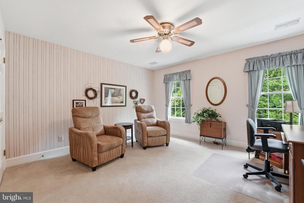 4585 CANTER LANE