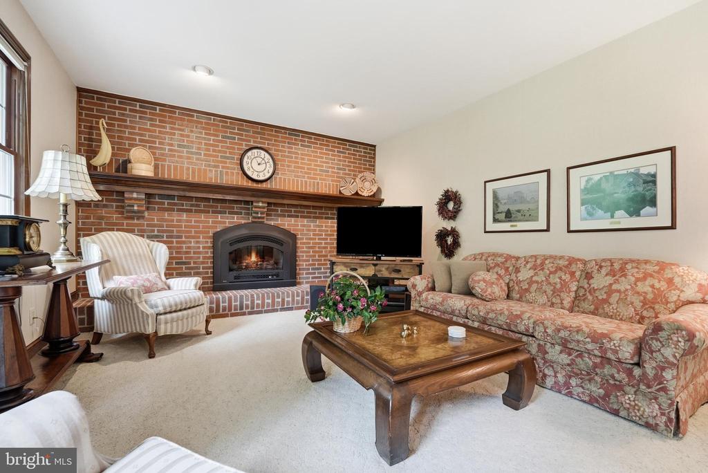 4585 CANTER LANE
