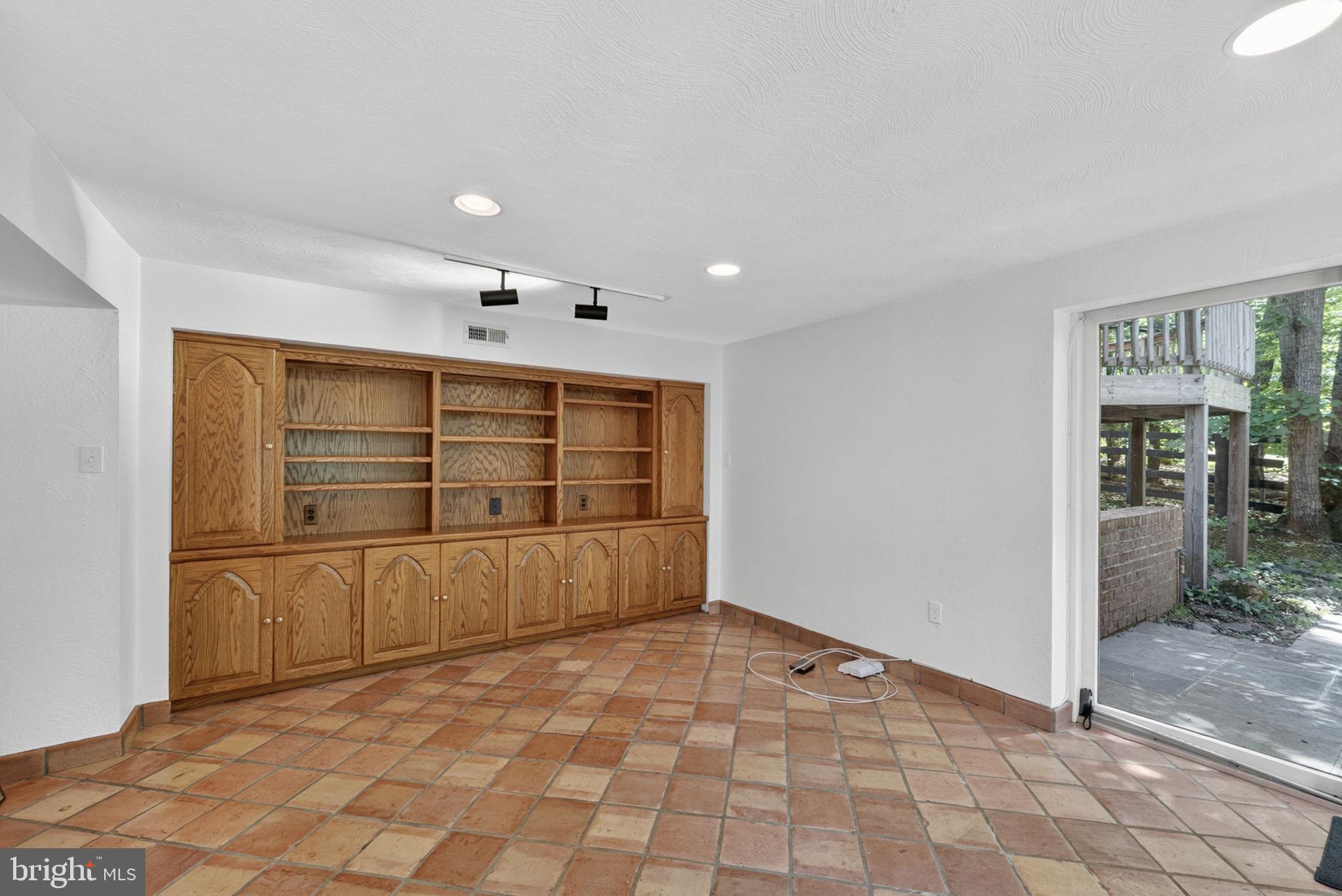 4531 DEN HAAG ROAD